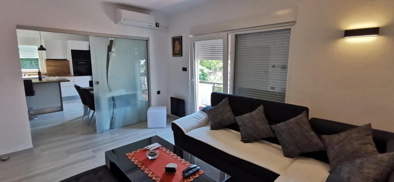 Apartman Perunika Selce Exteriör bild