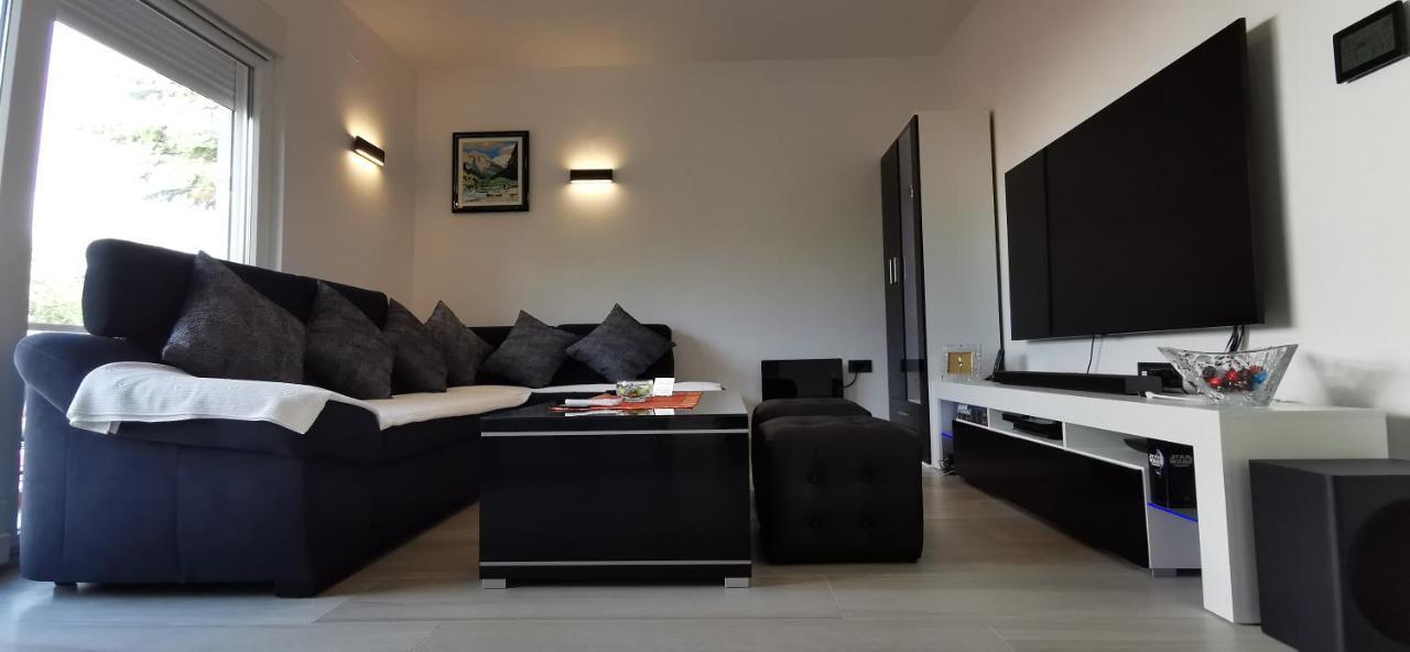 Apartman Perunika Selce Exteriör bild
