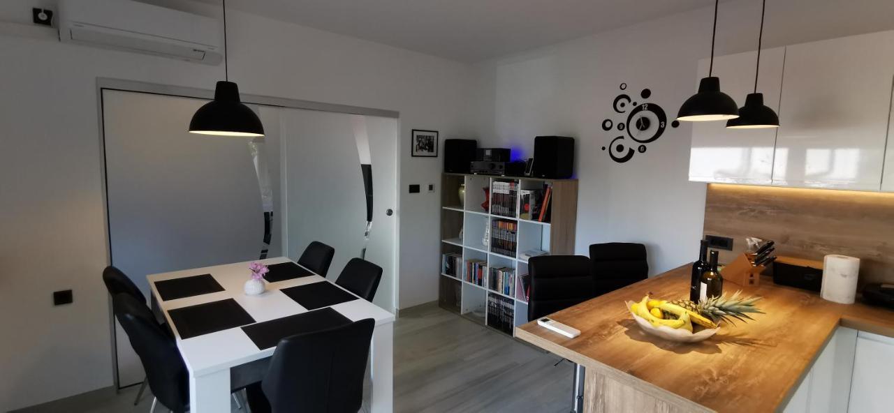 Apartman Perunika Selce Exteriör bild