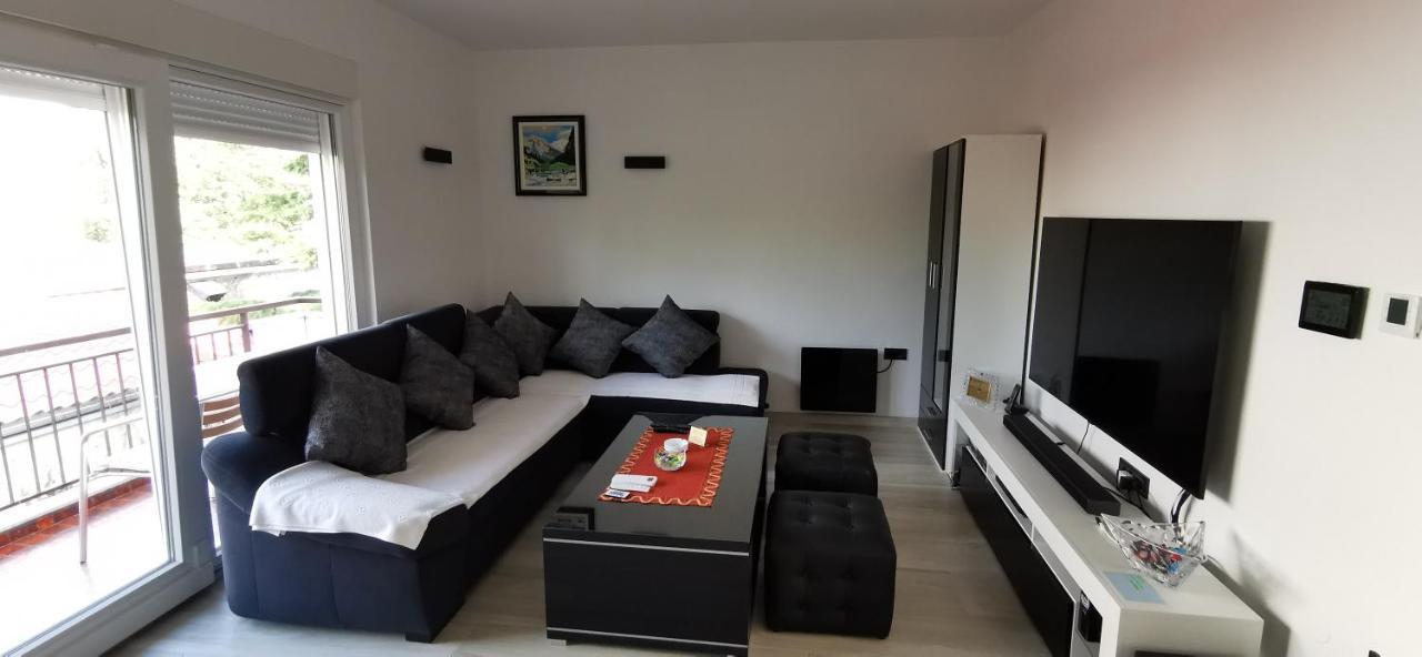 Apartman Perunika Selce Exteriör bild