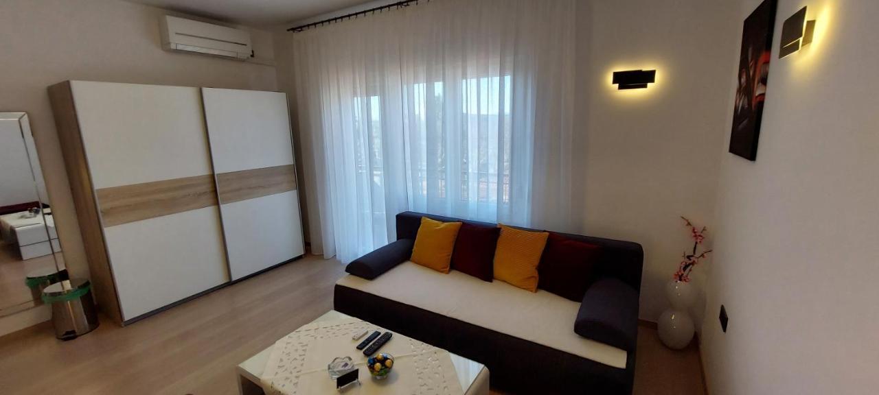 Apartman Perunika Selce Exteriör bild