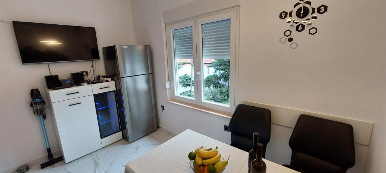 Apartman Perunika Selce Exteriör bild