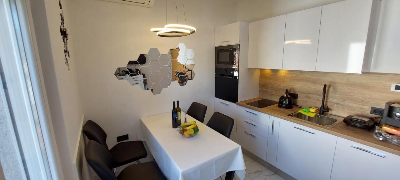 Apartman Perunika Selce Exteriör bild
