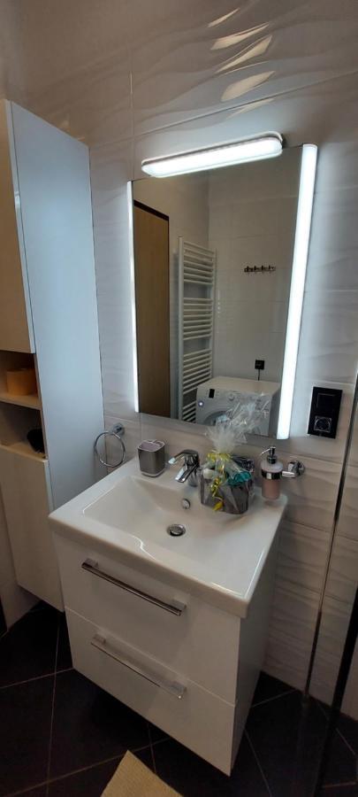 Apartman Perunika Selce Exteriör bild