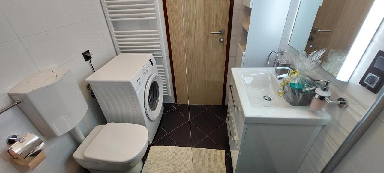 Apartman Perunika Selce Exteriör bild