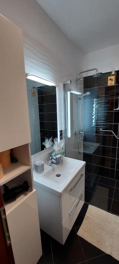 Apartman Perunika Selce Exteriör bild